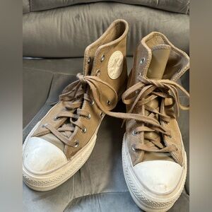 Converse Sneakers in Beige Suede